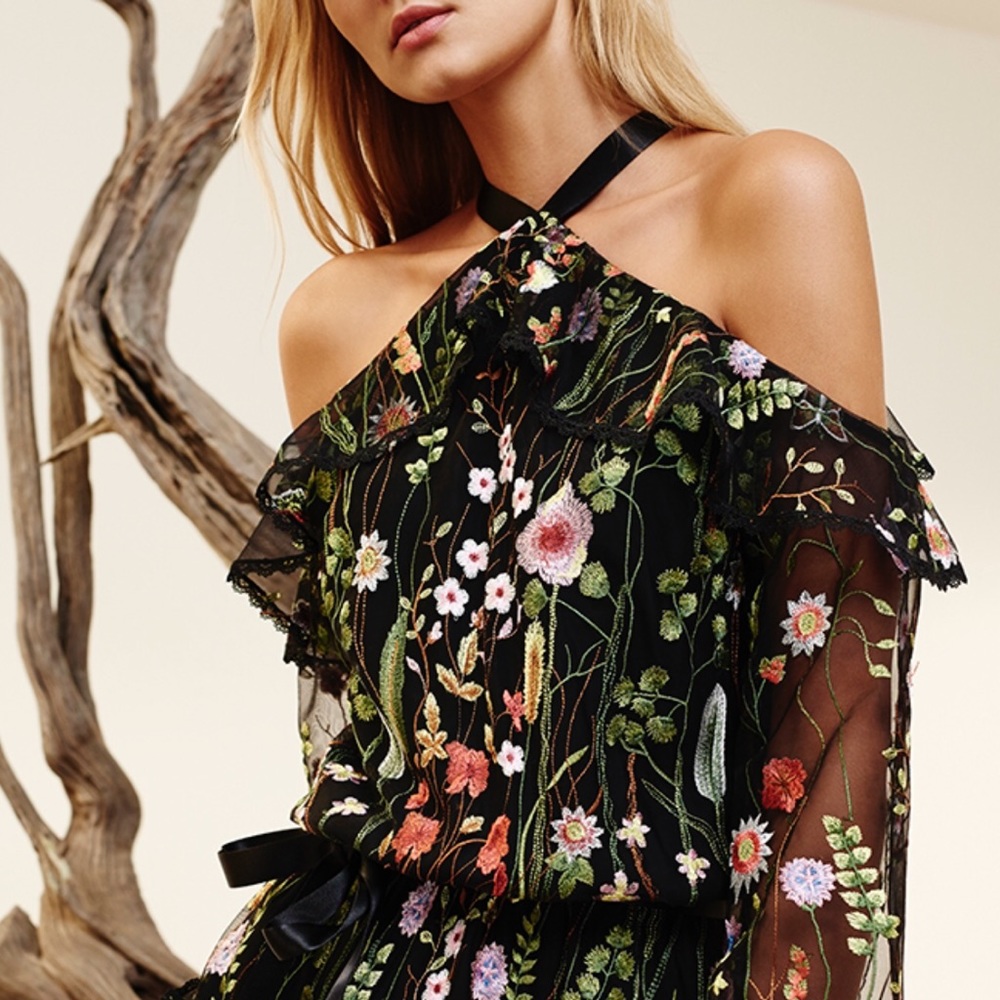 ALEXIS KYLIE TOP IN BLACK GARDEN- S